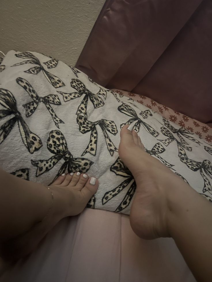 annytm8c's tweet photo. Deixa eu realizar seu fetiche 🙈
Vendo packs dos meus pezinhos.
#footfetısh #foot #fetish https://t.co/gVwOjbI4Yy