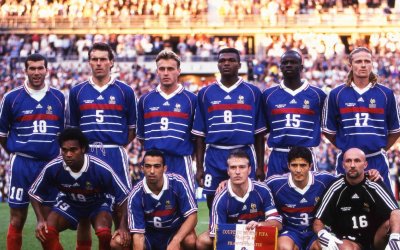 Tenosu's tweet photo. @BastienCH12 @ActuFoot_ Mais qu'est-ce que tu racontes ?  Tout ça pour sucer un raciste hors sol, 98 c'était ça et ironiquement, il y avait plus de français nés hors France dans cette équipe là que dans celle d'aujourd'hui https://t.co/Cmb7EvuiMG