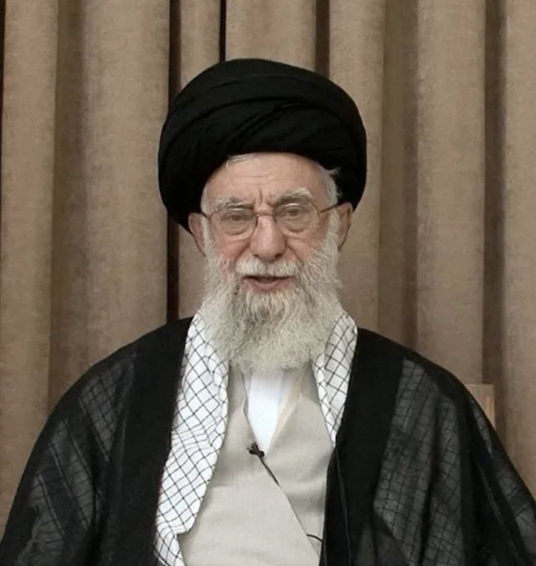 Muzahim_Hewitt's tweet photo. التوقيتات الخاصة بالتشييع الشعبي للسيد الشـ.ـهيد علي الخامنئي في العراق

- النجف - يوم الاربعاء الموافق 8 تموز الساعة السادسة صباحاً 

- من مجسر الكوفة ( بداية شارع الكوفة ) بأتجاه مجسر ثورة العشرين مرورا بساحة الصدرين 

- كربلاء - يوم الاربعاء الموافق 8 تموز الساعة الرابعة مساءاً 

- ينطلق التشييع من شارع الشهيد ابو مهدي المهندس الى ( تقاطع سيد جوده ) ثم شا��ع المحافظة ( تقاطع المحكمة ) بأتجاه مرقدي الامام الحسين واخيه العباس عليهما السلام.