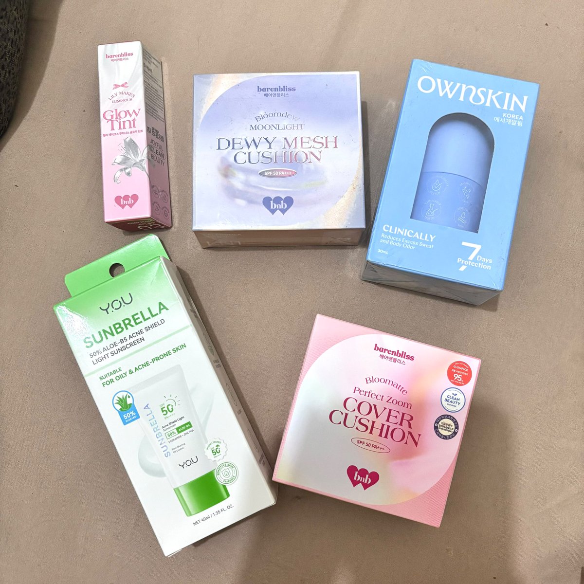 ajcseok's tweet photo. WTS MAKEUP SKINCARE!

- ownskin antiperspirant 80k
- barenbliss dewy cushion LN1 85k
- barenbliss cober cushion LW2 85k
- YOU sunbrella sunscreen 25k
- bnb glow tint shade 03 35k https://t.co/Gw6EG23qqJ