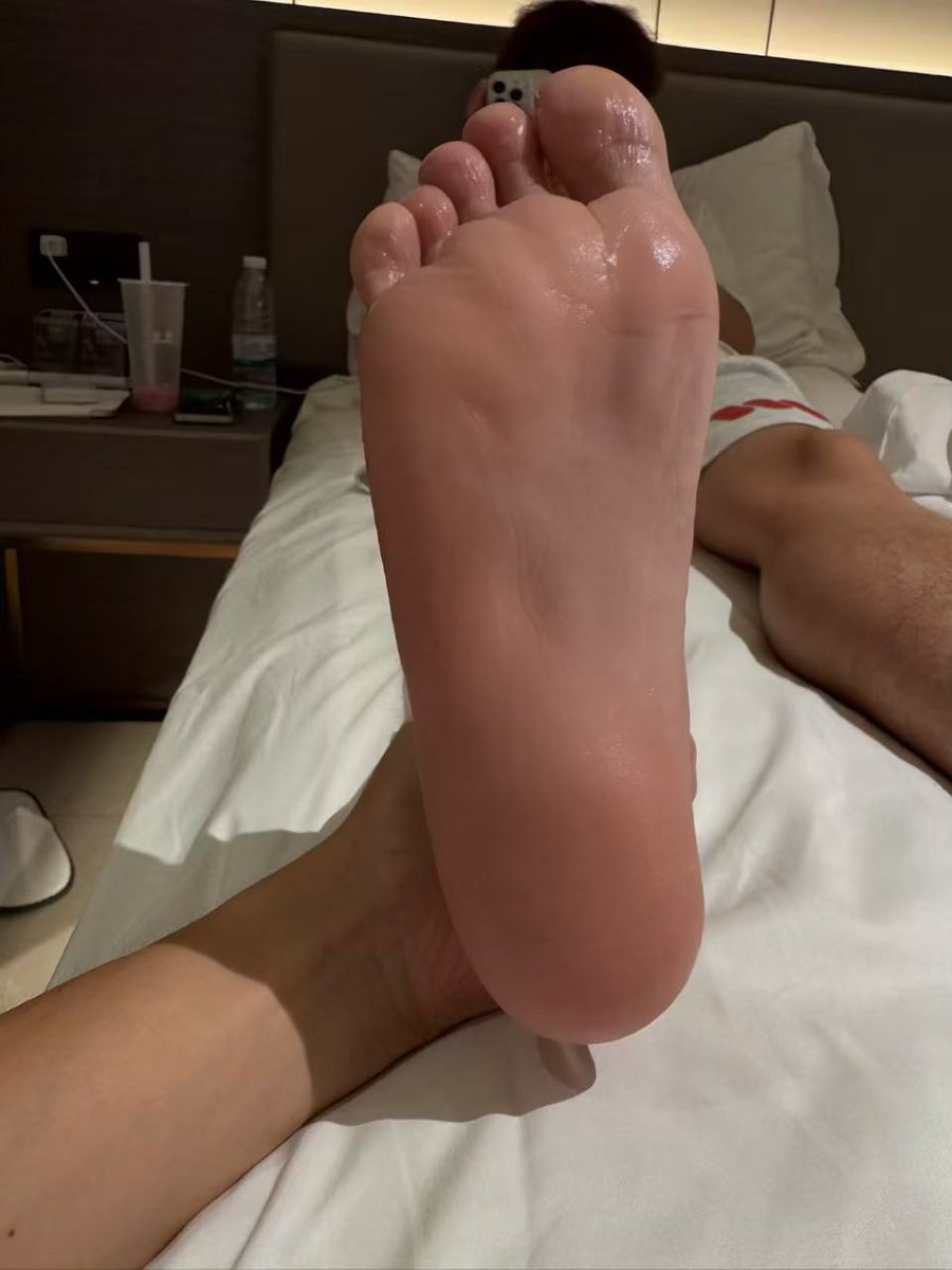 linzaihens's tweet photo. 被舔👅湿了，全是口水 https://t.co/WDhMQeIKdl
