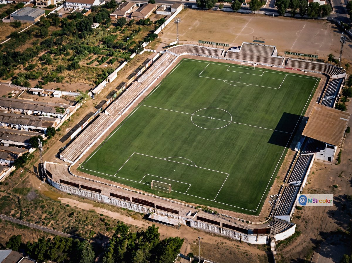 MSircolor's tweet photo. Foto coloreada. ¿Alguien reconoce este #estadio ya desaparecido? Creo que tendría mucho que contar a las nuevas generaciones. https://t.co/1FvUp9hwj4