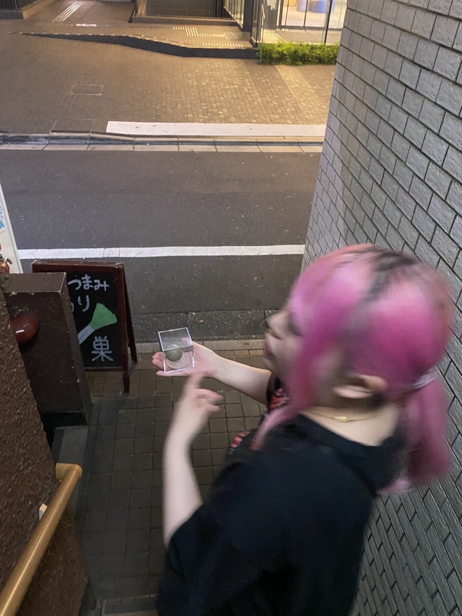SUBMARO_'s tweet photo. 歌舞伎町で泥団子持ち歩いてるの世界で俺だけ https://t.co/3oQakz06Nd