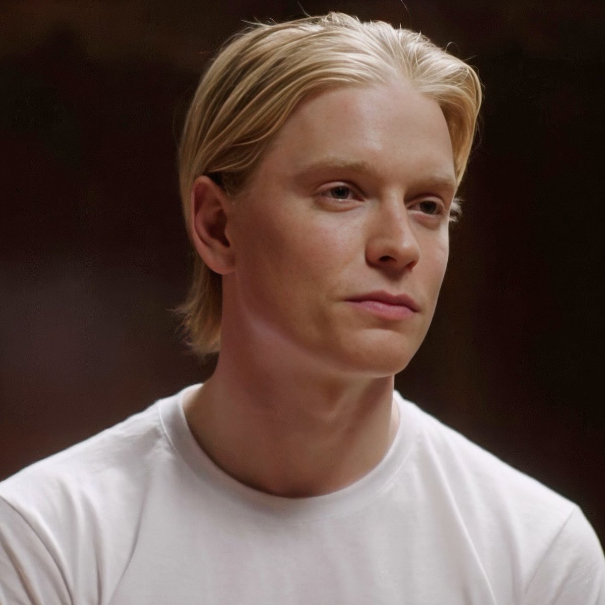 WifeofSerGwayne's tweet photo. If i was Freddie Fox's agent, I’d have pushed him to play an elf in lord of the rings https://t.co/7ouYwmIDuv