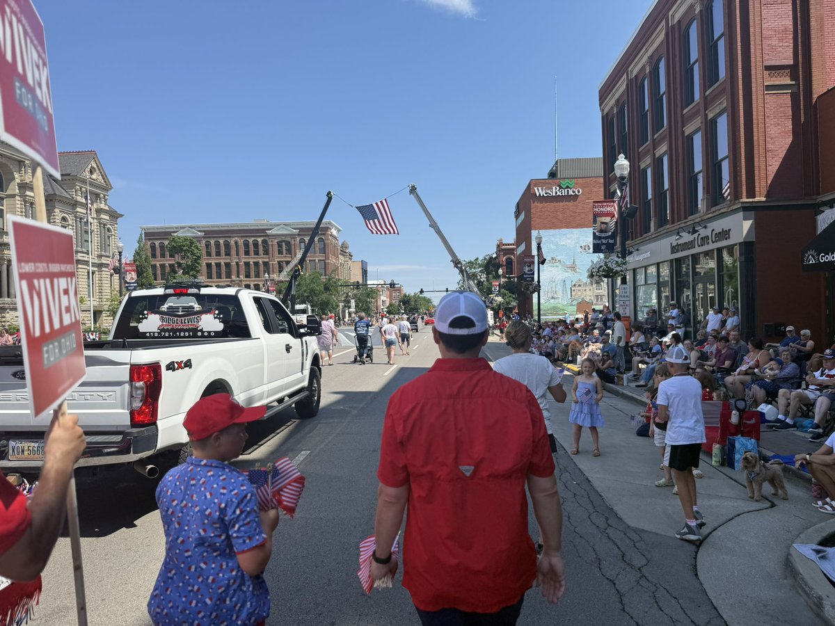 Rob_McColley's tweet photo. America, 250 looks good on you! It was great to be in Findlay, also known as Flag City, USA, this morning for its Independence Day parade. The streets were overflowing with patriotism and pride. It’s a great day to be an American! 🇺🇸 https://t.co/iwvzsa1mwj