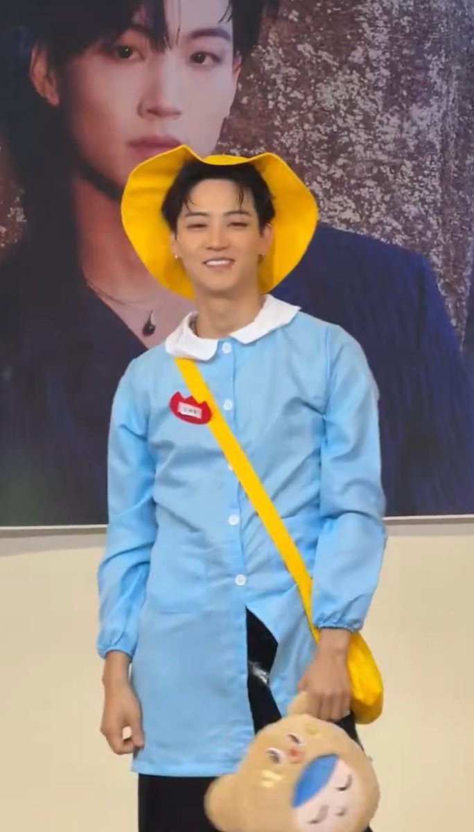 gllitermoka's tweet photo. but i don't see you talking about this when other idols wear it https://t.co/j3FtNXd7CS