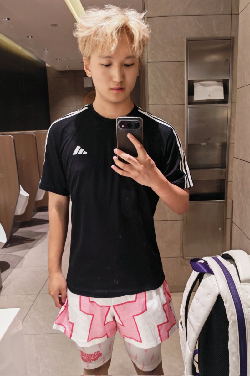 zero_zhang0915's tweet photo. 缺条🐶
#男大 #健身 #sm #白袜 https://t.co/EpS48MPDsQ
