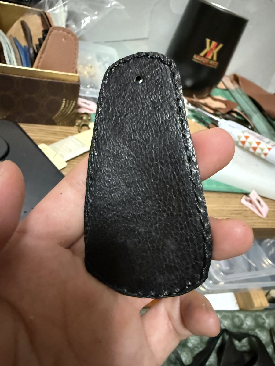 FSLW94's tweet photo. 熊革追加w
流石にこいつは限定1本かな
熊ハギレもっと欲しいなぁ。デザフェスで10枚しか買わなかったし https://t.co/27o6ZEEkz6