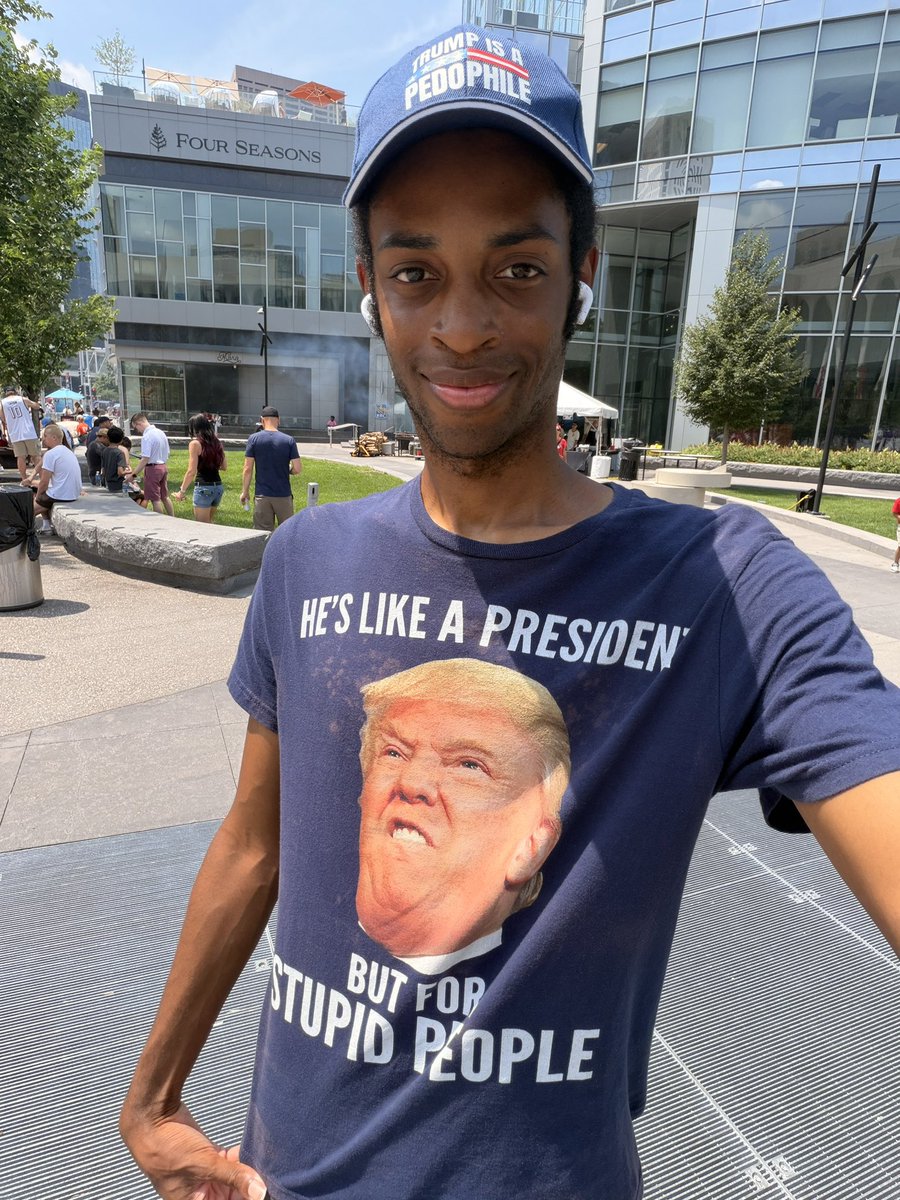 LucasSa56947288's tweet photo. Happy 4th of July everyone except for Donald Trump and MAGA! 

Donald Trump will always be a PEDOPHILE!!! https://t.co/LzZ34wufRm