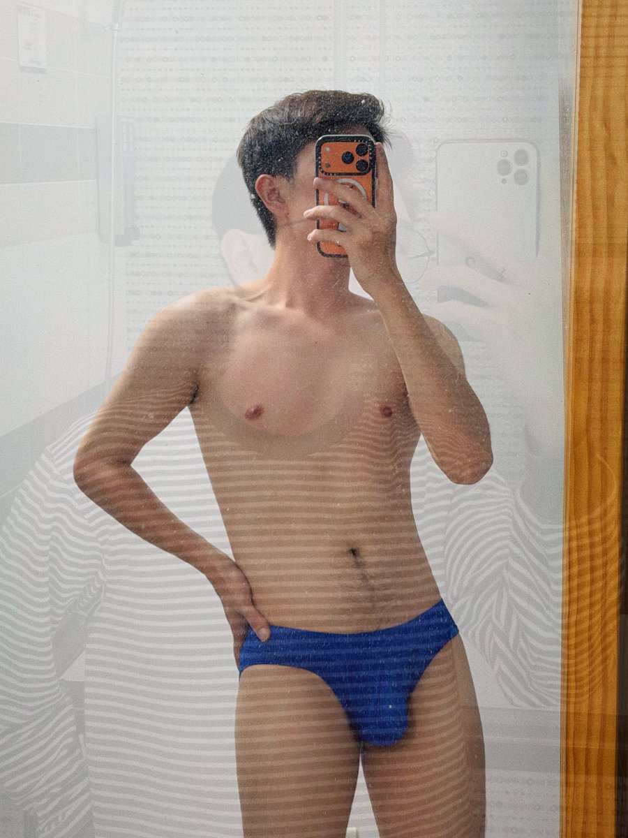 zrtd_1314's tweet photo. #想到就刪 
do_me新品的浸濕藍很好看💙💦 https://t.co/kPcp0gamiU