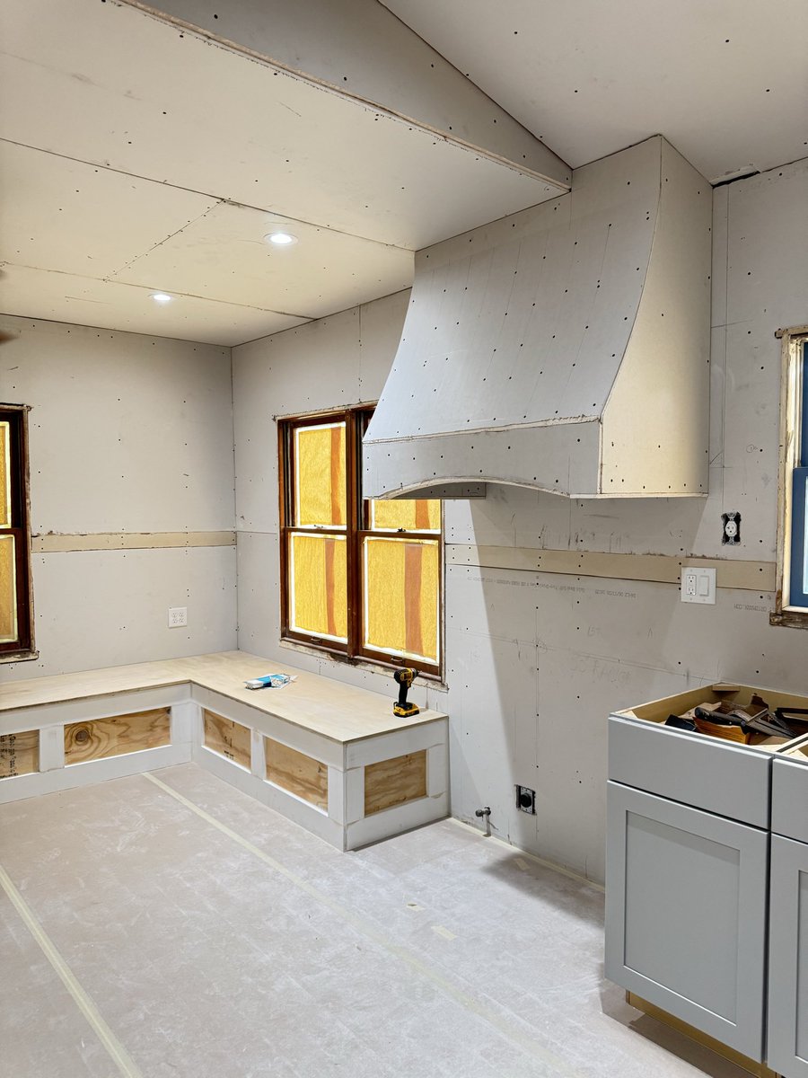 BB_Benet's tweet photo. Experimenting with rehabbing a trashed 1930s Tudor. Adding  period touches to include new oak hardwood floors, raised ceilings with exposed beams, banquettes, bed niches in bedrooms, custom range hood and raised hearth fireplace.  Fun! https://t.co/XSmKjaBPCd
