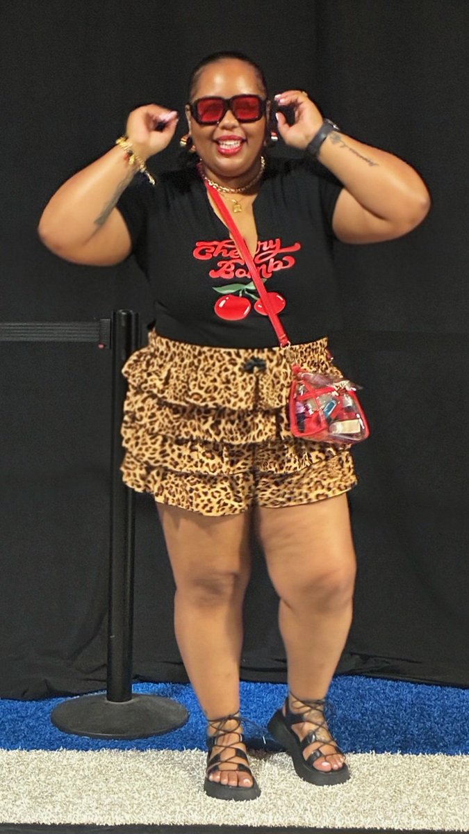 Only1Jazzybee's tweet photo. Cherry bomb with a sweet smile and a little spark. 😉🍒 #Detroit #RBTour https://t.co/KbiMLUvzDo