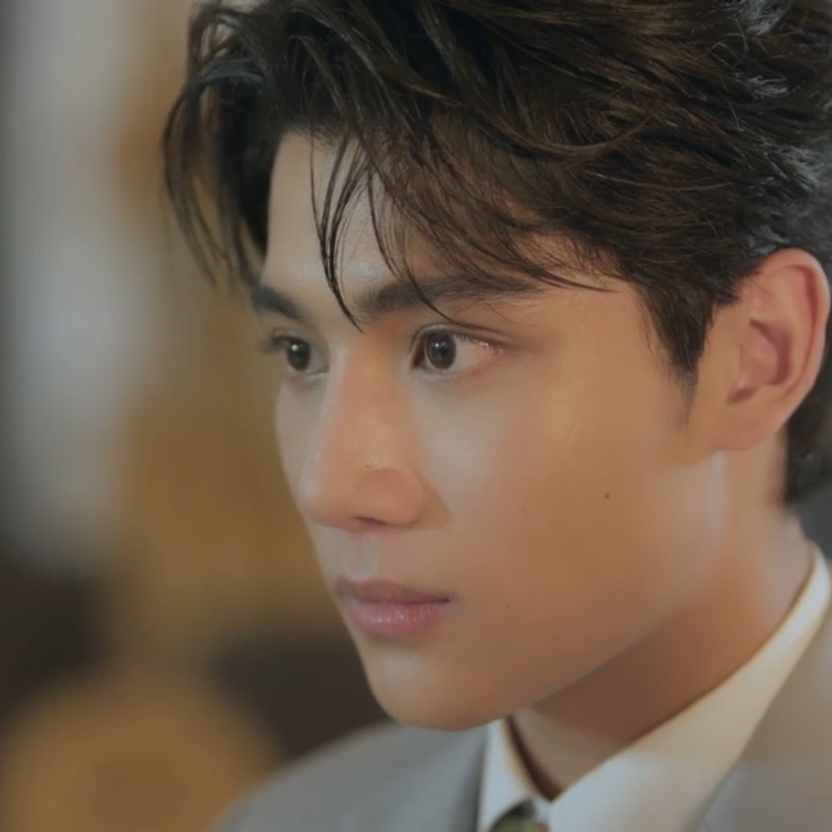 csnxs_'s tweet photo. ทินกรก้คือทินกรอ่ะ 11 ปีผ่านไป ยังขี้หึงเมะม๋ามอม ๆ เหมือนเดิม เก็บอารมณ์ได้แล้ว แต่สีหน้าอาจจะยัง
#อรุณรุ่งEP3 https://t.co/jFr7YHA32p