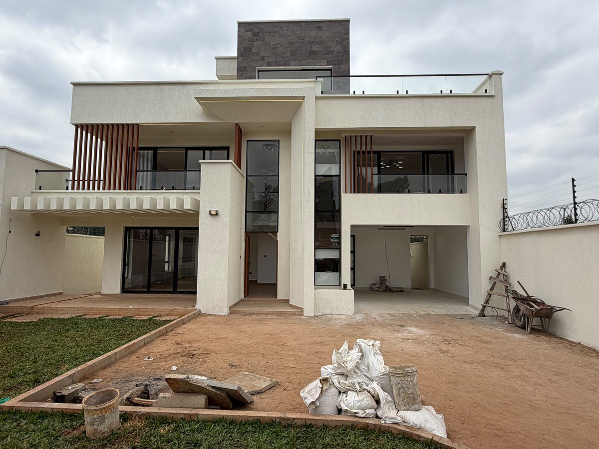 NikasRealty's tweet photo. 4-Bedroom Maisonette for Sale | Syokimau

An elegantly designed 4-bedroom maisonette with a dedicated family room, featuring modern architectural design and high-quality finishes throughout. https://t.co/2QRSG4AgK7