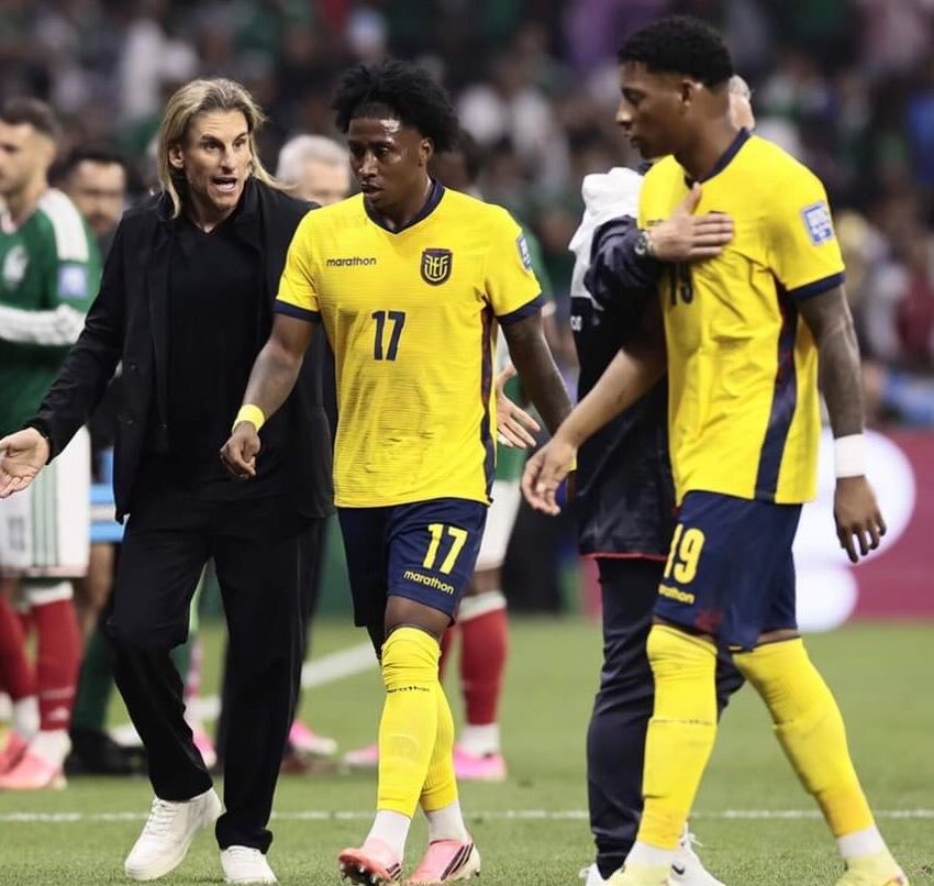 RomboQro's tweet photo. Ecuador exige a la FIFA investigar lo ocurrido ante México tras su eliminación del Mundial https://t.co/pj6JgGPB1A https://t.co/QHAahYY2qE https://t.co/yAOJVMlnea