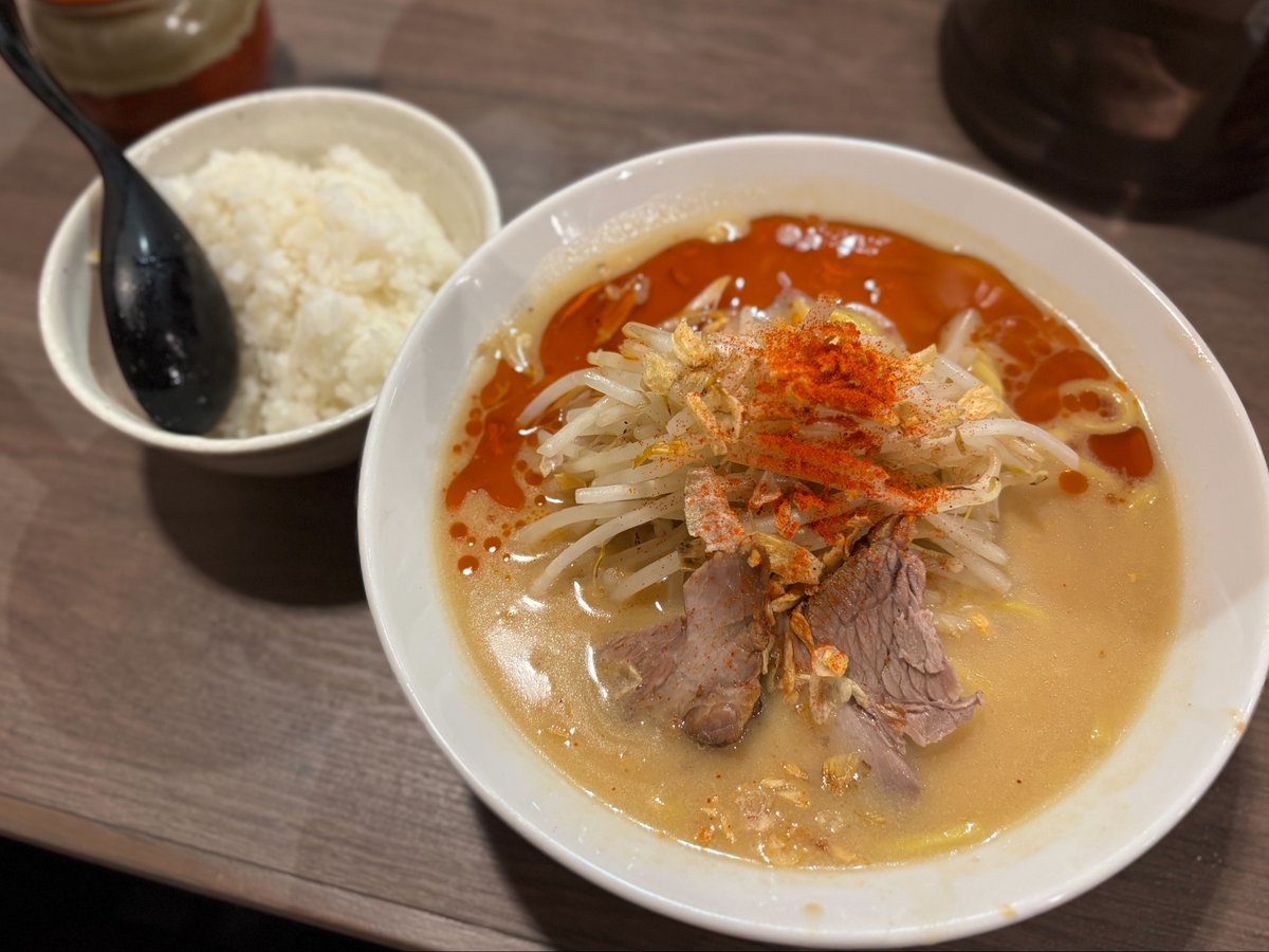 mrthkrn's tweet photo. この時間にラーメンと白飯2杯いってもうて鬱 https://t.co/I8mPe3GDQW