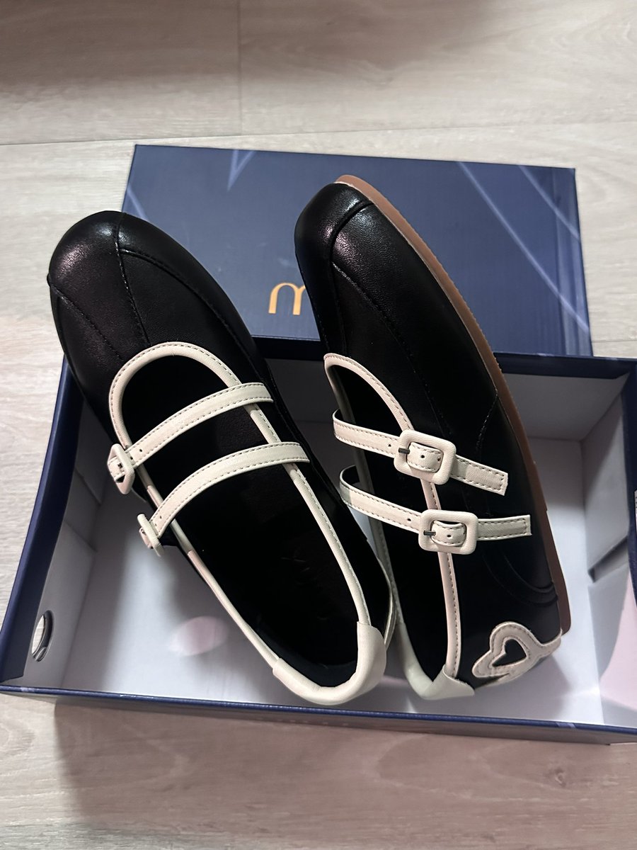 itsrainbowday's tweet photo. ส่งต่อ minxshoes รุ่น heartie 

🌸 สีดำ ไซส์ 38
🌸 ลองใส่1ครั้ง ไม่เคยใส่ไปข้างนอกค่ะ

💌  950 บาท ส่งฟรี (shop 1590)

#ส่งต่อbeming #ส่งต่อเสื้อผ้า #ส่งต่อกระเป๋า #โล๊ะตู้เสื้อผ้า #ส่งต่อatreasurebox #ส่งต่อstylistshop #ส่งต่อcintage #ส่งต่อstylist #minxshoes #รองเท้ามือสอง https://t.co/4RZDd5YGo2