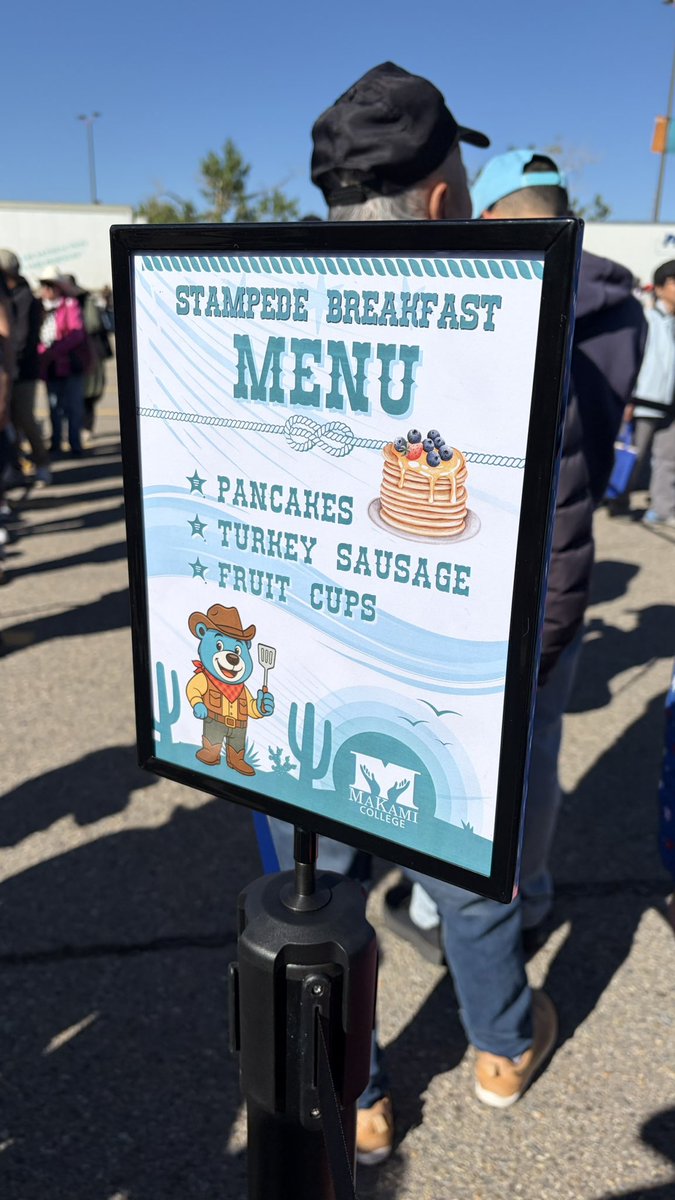 cam_i8's tweet photo. Marlboroughモールへfree breakfastを食べにきた。人大杉🌲 https://t.co/lQ8lbMGS9C