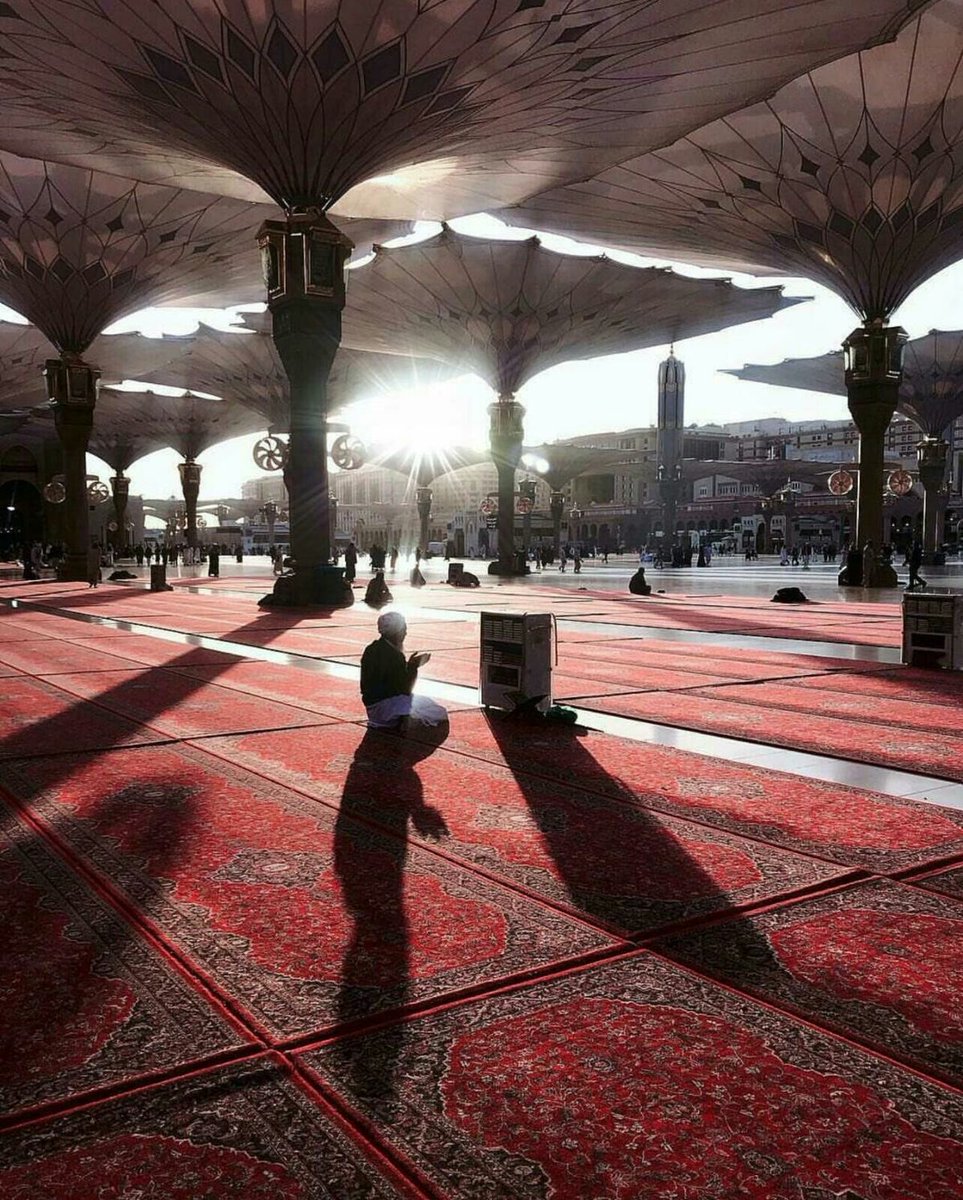 _Peace1_'s tweet photo. "إنَّ للهِ أقوامًا يَختصُّهم بالنِّعَمِ لمَنافِعِ العبادِ، ويُقِرُّها فيهم ما بذَلوها، فإذا منَعوها نزَعها منهم، فحوَّلها إلى غيرِهم"

•حديث حسن| https://t.co/J9c46pJnnN