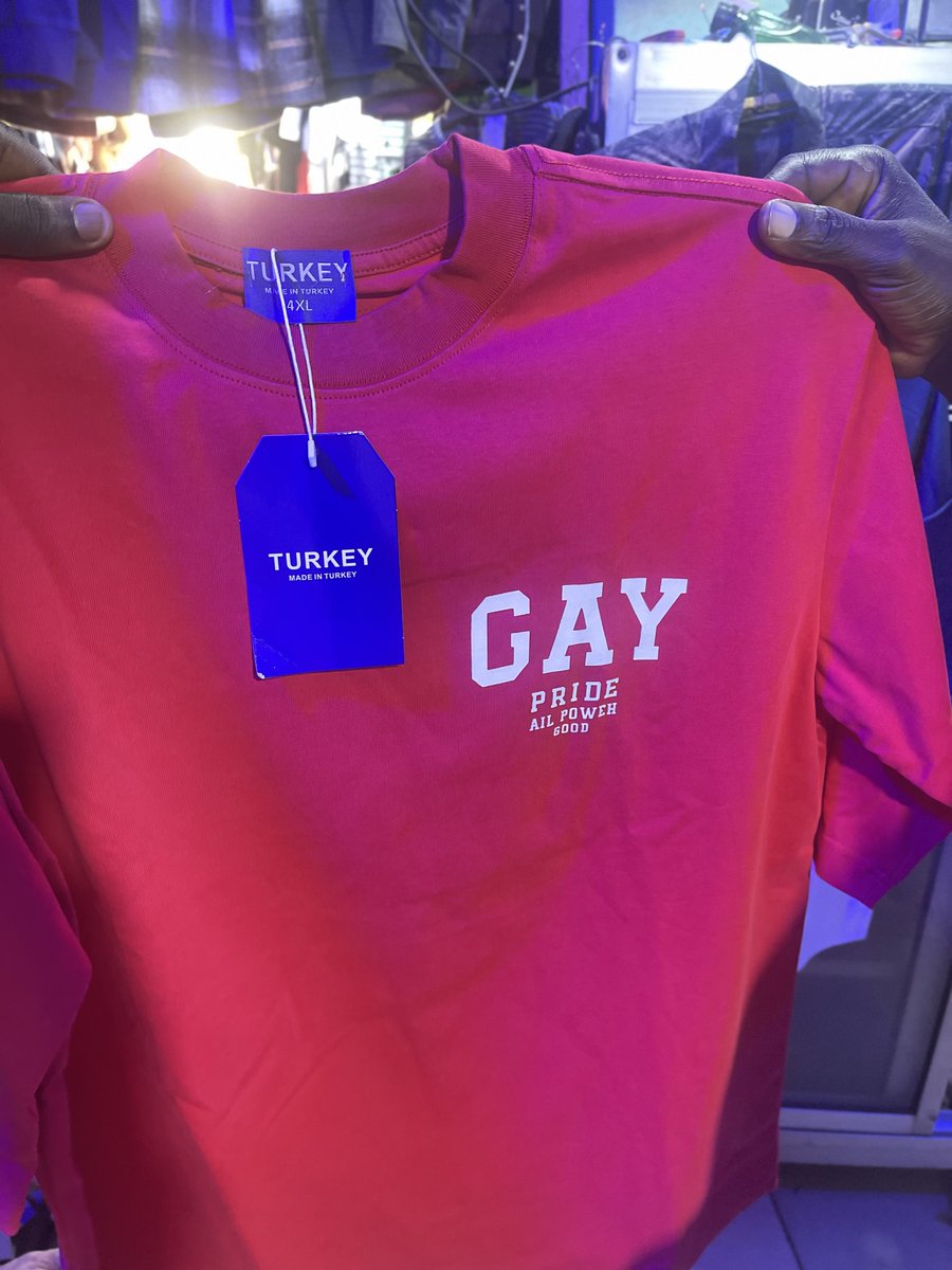 tracyluv_'s tweet photo. Would you buy a T-shirt that has something like this written on it? 😊 https://t.co/naGBEkdii5
