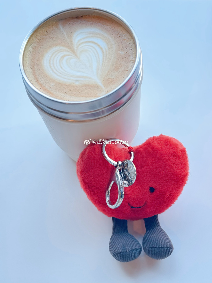 Exaawfsh's tweet photo. Missing the person next to me when I wake up, but sending this small sunshine to tell you I’m here, 3000km away, cheering you on today ， https://t.co/PaFsgoi03u