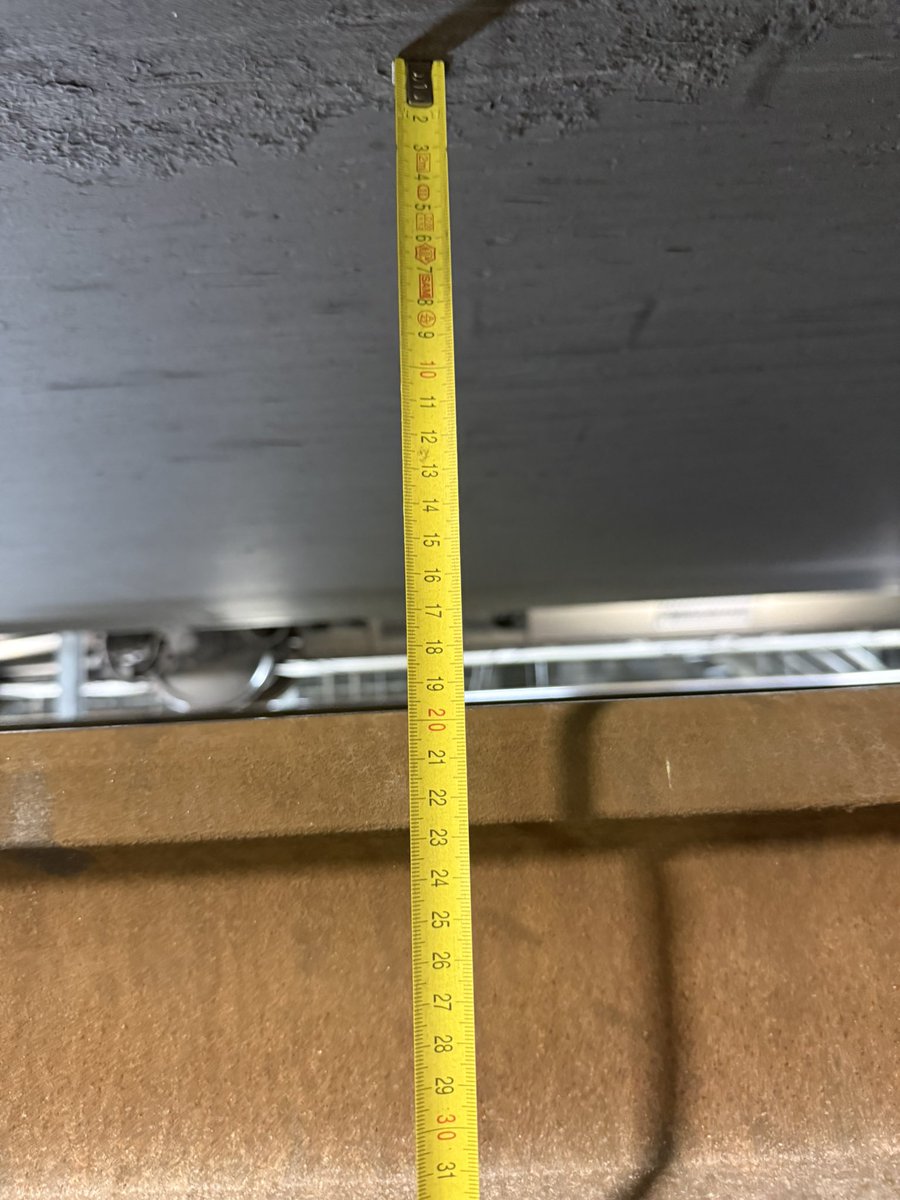 Stephane_SNCF's tweet photo. @rasovski_bob @Theiring1 @Henseeu @SNCFVoyageurs Alors là c’est une bonne question y a 19.5 cms entre le rail et le train https://t.co/yJbjH9tr54
