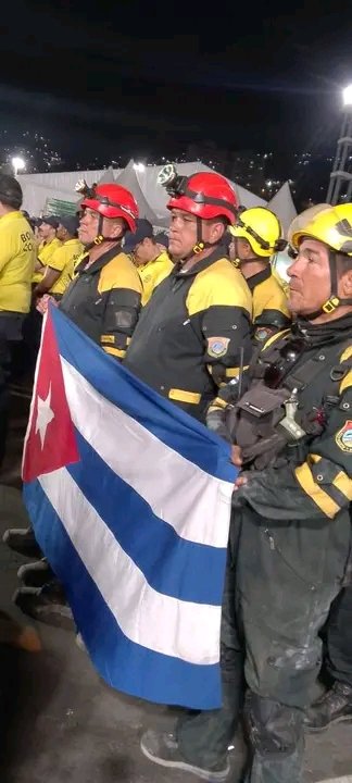 yaremis_ma57186's tweet photo. 🇻🇪🤝🇨🇺 República Bolivariana de Venezuela hizo entrega de la medalla Héroes y Heroínas de Venezuela🎖️ a la brigada de rescatistas cubanos y sus canes, por su valioso apoyo en las labores de búsqueda y salvamento de personas, tras los recientes sismos. 
#CubaPorLaVida #CubaCoopera https://t.co/iqLHurjuha