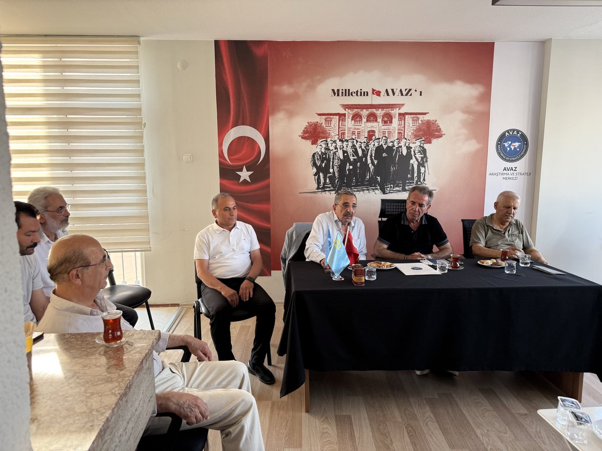 AvazStrateji's tweet photo. ORTAK AKIL, GÜÇLÜ TÜRKİYE’NİN EN SAĞLAM TEMİNATIDIR. 🇹🇷

AVAZ Araştırma ve Strateji Merkezimizde, Dost Meclisi Platformu Başkanı Ali Rıza Ercan ve kıymetli Yönetim Kurulu üyelerini ağırlamaktan büyük memnuniyet duyduk.

Gerçekleştirdiğimiz verimli görüşmede; ülkemizin içinde bulunduğu güncel gelişmeleri, milletimizin karşı karşıya olduğu sorunları, çözüm önerilerini ve Türkiye’nin geleceğine yönelik ortak sorumluluklarımızı kapsamlı bir şekilde değerlendirdik.

Ortak akıl ve istişare kültürünün, güçlü Türkiye hedefinin en önemli yapı taşlarından biri olduğuna olan inancımızla; bilgi, tecrübe ve fikir birliğini esas alan iş birliklerinin artırılması konusunda karşılıklı görüş alışverişinde bulunduk.

AVAZ Araştırma ve Strateji Merkezi olarak; ayrıştıran değil birleştiren, sorunları büyüten değil çözüm üreten, milli birlik ve beraberliği güçlendiren çalışmalarımıza kararlılıkla devam edeceğiz.

Nazik ziyaretleri ve değerli katkıları dolayısıyla Dost Meclisi Platformu Başkanı Sayın Ali Rıza Ercan’a ve kıymetli Yönetim Kurulu üyelerine teşekkür ediyor, bu anlamlı buluşmanın ülkemiz ve milletimiz adına hayırlı çalışmalara vesile olmasını temenni ediyoruz.