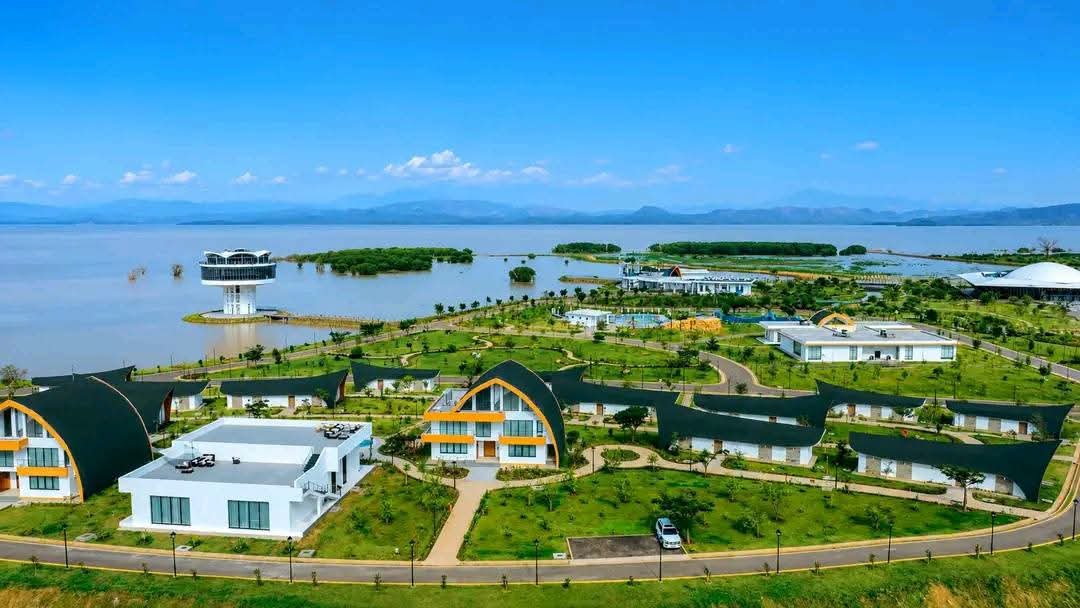 dessalegnmanaye's tweet photo. Guess where? 👀
This isn't AI-generated — this is #Ethiopia! 🇪🇹🔥
Pictured is the stunning #ArbaMinch Conference Resort, officially inaugurated this morning by Abiy Ahmed Ali . A remarkable symbol of Ethiopia’s growing tourism, hospitality, and development ambitions. https://t.co/ehAYSZzKHh
