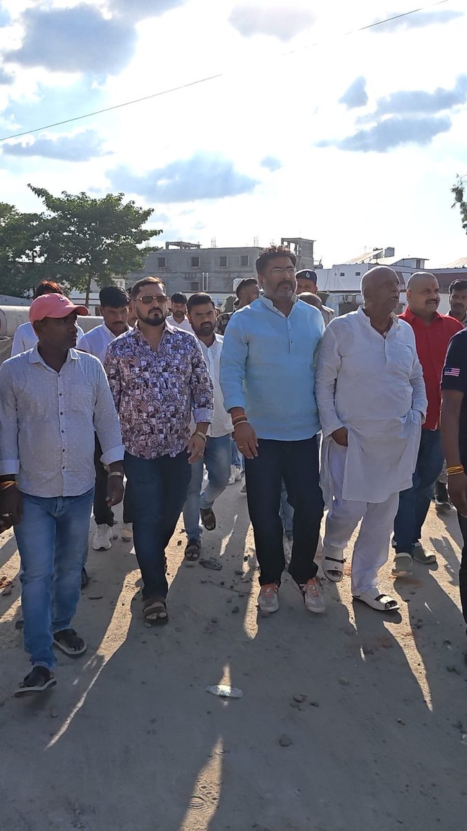 amitranumla's tweet photo. कल 05 जुलाई को हाजीपुर में लोक जनशक्ति पार्टी (रामविलास) के संस्थापक पूर्व केंद्रीय मंत्री हमारे अभिवावक पद्मभूषण श्रद्धेय स्व. रामविलास पासवान जी की जयंती के अवसर होने वाले कार्यक्रम को लेकर पार्टी के नेताओं एवं कार्यकर्ताओं के साथ कार्यक्रम स्थल का निरीक्षण किया। https://t.co/7dYOXvcvBk