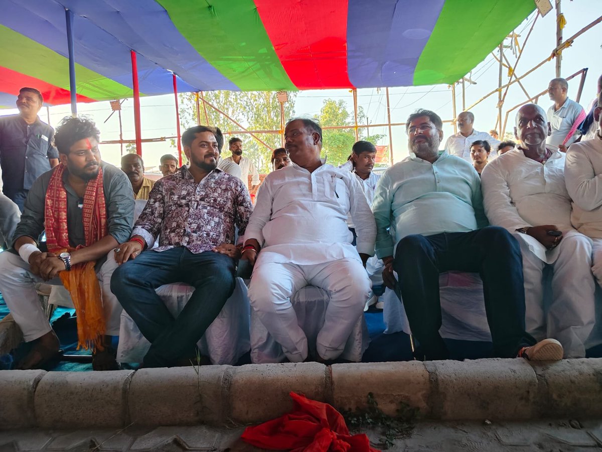 amitranumla's tweet photo. कल 05 जुलाई को हाजीपुर में लोक जनशक्ति पार्टी (रामविलास) के संस्थापक पूर्व केंद्रीय मंत्री हमारे अभिवावक पद्मभूषण श्रद्धेय स्व. रामविलास पासवान जी की जयंती के अवसर होने वाले कार्यक्रम को लेकर पार्टी के नेताओं एवं कार्यकर्ताओं के साथ कार्यक्रम स्थल का निरीक्षण किया। https://t.co/7dYOXvcvBk