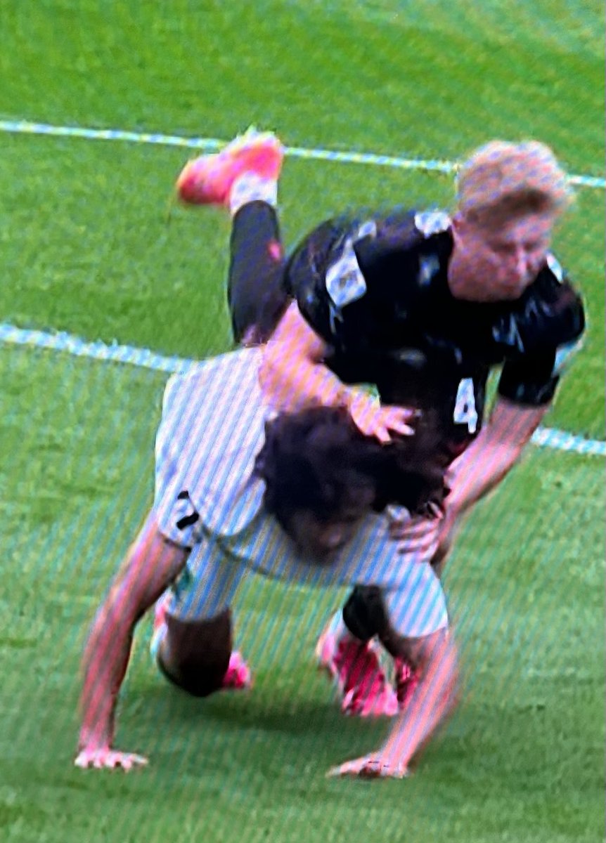 TopHaterFC's tweet photo. Canada so far putting Morocco on all fours. https://t.co/ib4Qs4TPsJ