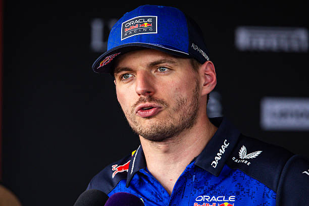 deltazamanif1's tweet photo. 💥 BEN SADECE EVE GİTMEK İSTİYORUM 

Max Verstappen, Dünya Şampiyonası soruları hakkında konuştu:

🗣️ “Artık bana bunu sormasınlar.Benim şu an en çok dört gözle beklediğim şey yarın akşam eve dönmek.” https://t.co/s9URlgw3kd