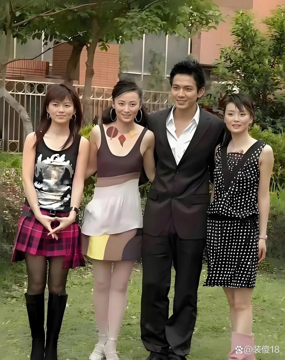 rwayne's tweet photo. 蒋勤勤+王艳两大古装美人+少年钟汉良+李湘
无美颜无滤镜的年代，颜值各有各的特色
现在再也凑不齐这样的阵容了 https://t.co/4WEkYiBEMn