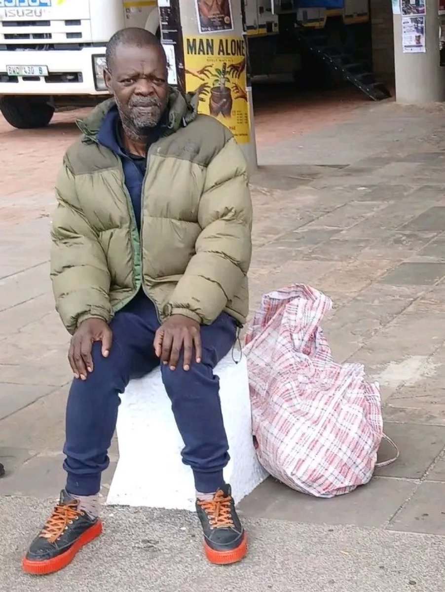 thabohappyM's tweet photo. Haibo guyzin, is there something wrong with the Acting industry or what? Thee famous Kenneth 👀 https://t.co/H4Ciqxw2h0
