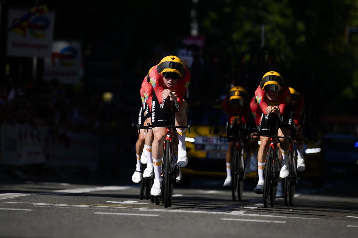 LeTour's tweet photo. 🚀 Coets de Barcelona

🚀 Barcelona rockets 

#TDF2026 

📸 A.S.O. / Charly Lopez https://t.co/ik9zcdaVq6