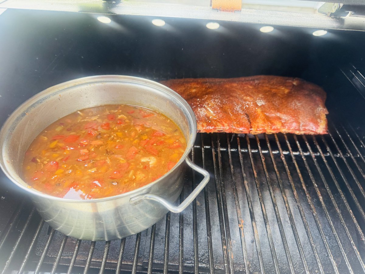 BigMike0528's tweet photo. @jimrome You  too ribs on smoker with baked beans https://t.co/ZMFXL081IJ