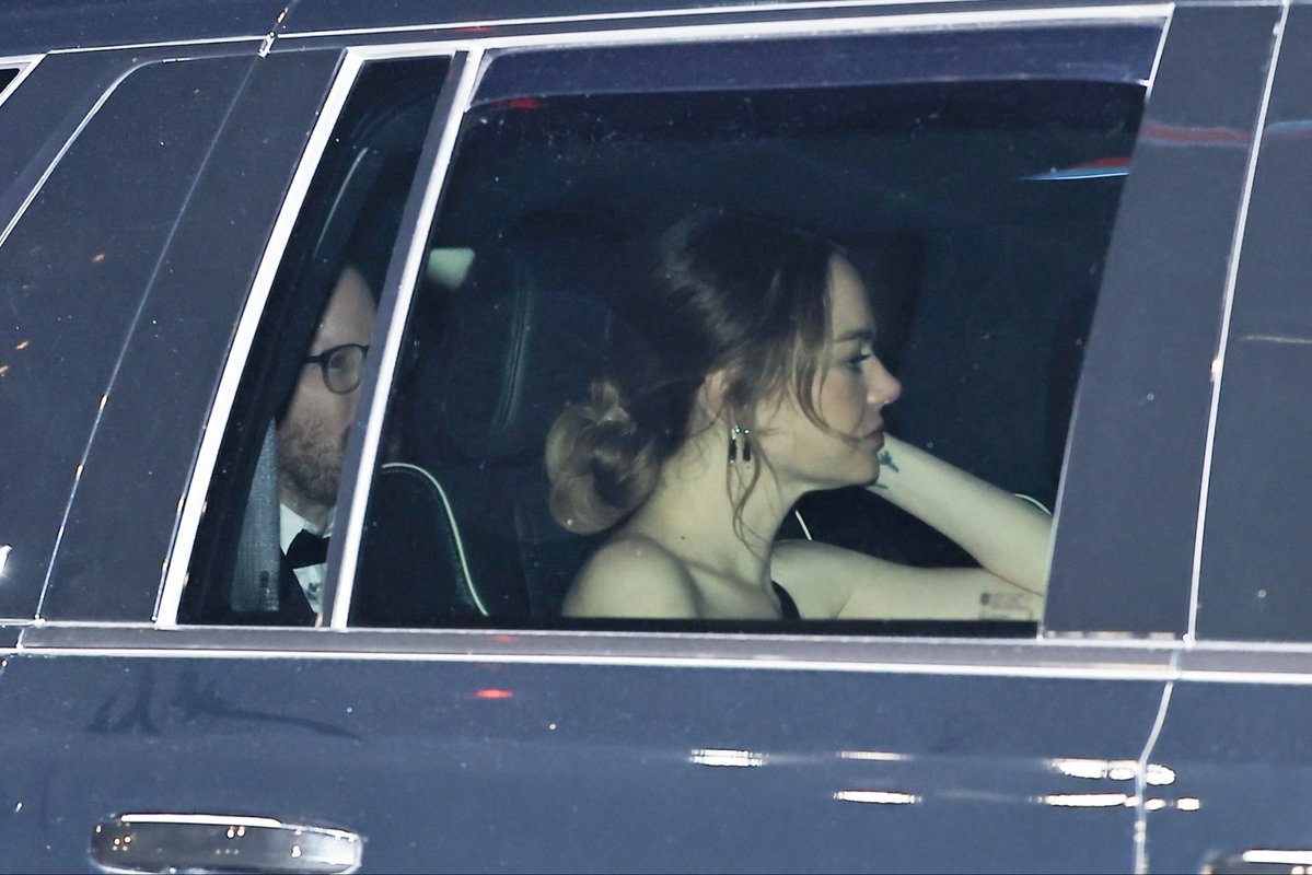 yotainment's tweet photo. #BradPitt, #InesDeRamon, #EmmaStone, #GracieAbrams, #TateMcRae, and more were spotted leaving #TaylorSwift and #TravisKelce’s star-studded Madison Square Garden wedding. https://t.co/RmIVzSsmhQ