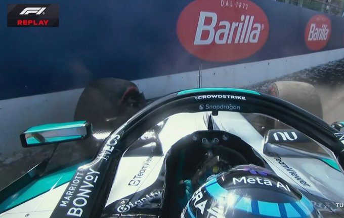 paddock_inside's tweet photo. Russell, quand on lui demande de se rapprocher de l'Italien 🙃 : https://t.co/wdZ2ecrcQe