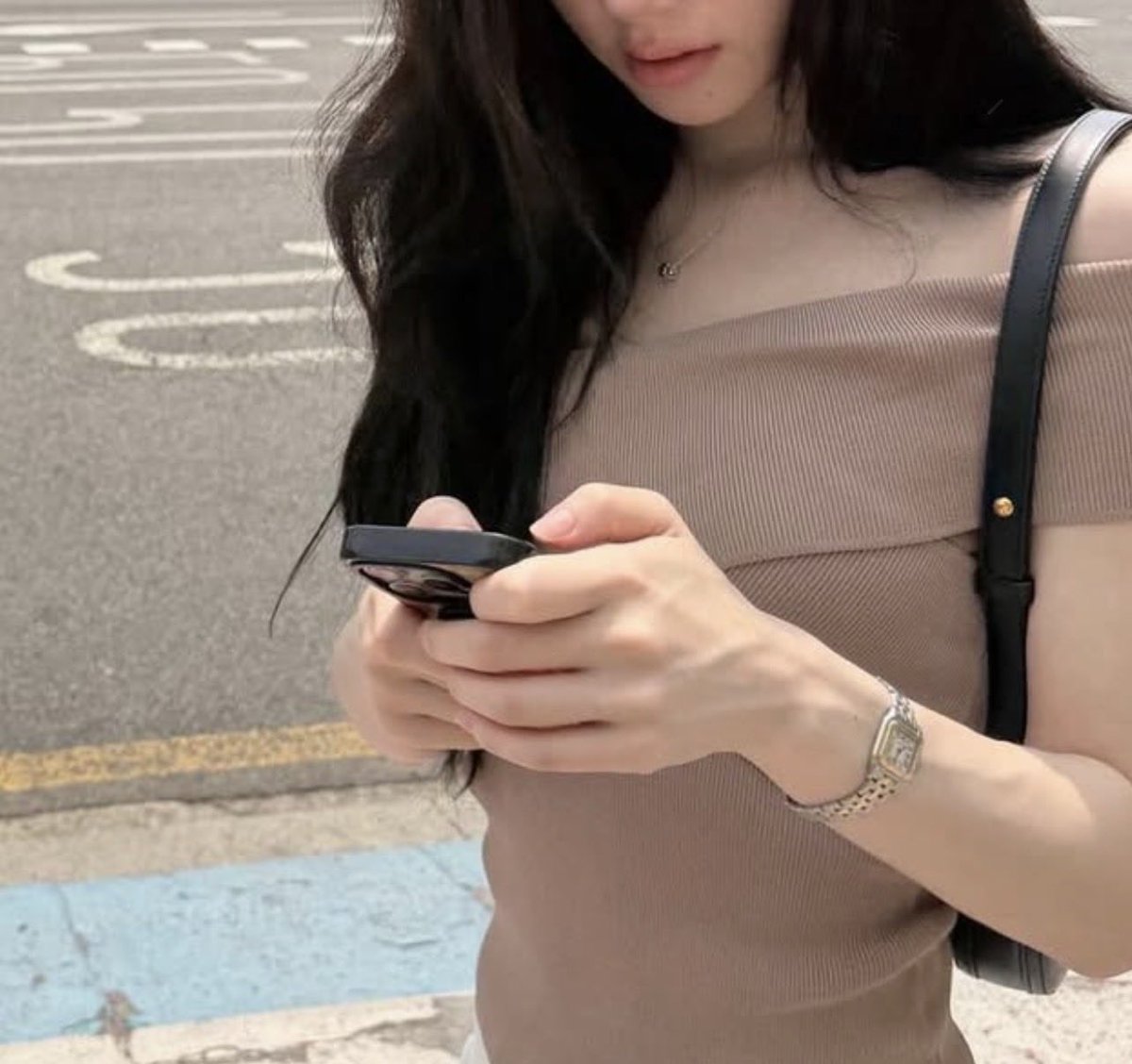 monchaerrrie's tweet photo. am I just delusional????? https://t.co/RzDVYcKTVS