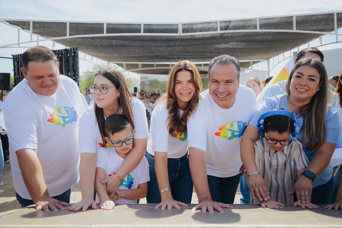 tonoastiazaran's tweet photo. Hoy se cumple un sueño para miles de familias. 💙✨

Junto a mi esposa @pattyruibal, empezamos la construcción del primer Parque para niñas y niños con autismo en México. El proyecto más votado del Presupuesto CRECES, donde participaron más de 38 mil hermosillenses. 👏🏼🗳️

Nos sentimos muy contentos porque además esta es la primera etapa de la próxima Unidad de Deporte Adaptado de Hermosillo. 🤩

¡El cambio se construye con obras para todas y todos! 🙌🏼