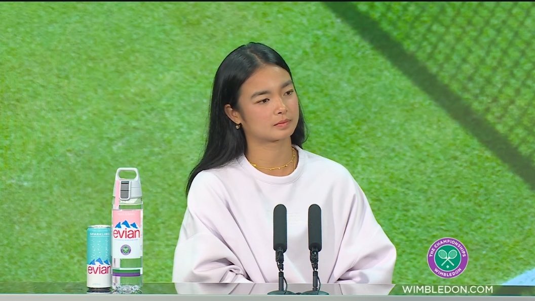 TheTennisLetter's tweet photo. Alex Eala on why the Filipino community is so supportive, ‘I think we’re just really proud of where we come from. We’re a community that uplifts each other’ 🥹

“This is about the Filipino fan culture… we see some Filipino fans really outweigh fans from any other nationality by quite a lot. Is there something about Filipino culture that means this is sort of exacerbated? I think it’s beyond tennis. It’s in music, boxing, it’s in all fields.”

Alex: “I think we’re just really proud of where we come from. We have a really strong sense of community. You can see it when someone does well. We’re a community that uplifts each other. We’re quite positive people. When positive things happen to other Filipinos around the world we kind of share the enjoyment and share in the happiness. That’s how I see it.” 

🇵🇭❤️