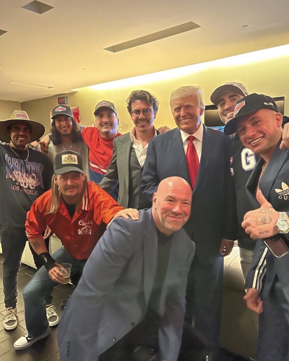 suli_pistolas's tweet photo. @lamolechida Espero y sea por esto. Mucho “grifter” de Trump ahora quieren aliñarse con México. Saludos de Los Ángeles https://t.co/yALhgi5oYI