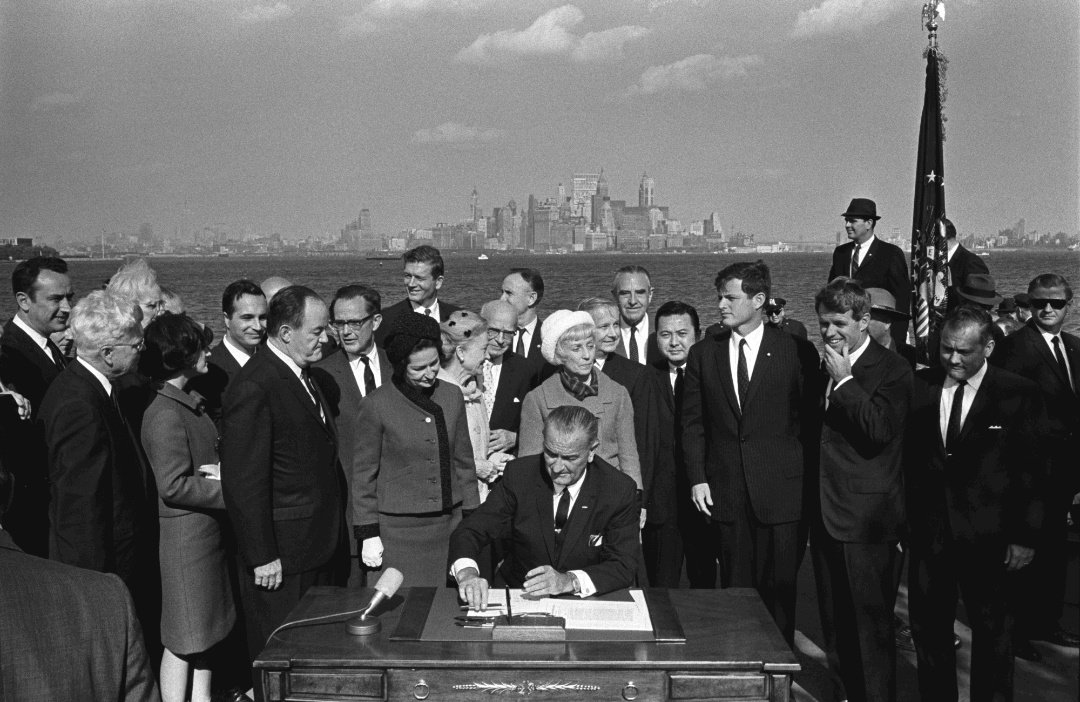 WeWillBeFree24's tweet photo. Harry Truman signing the Luce-Celler Act in 1946

Lyndon B. Johnson signing the Hart-Celler Act in 1965 

Two Unconstitutional Acts that effectively dissolved this Nation. They legislated around the verbage of the Constitution. They must be repealed to Save our Independence. https://t.co/wK8eHvpSgY