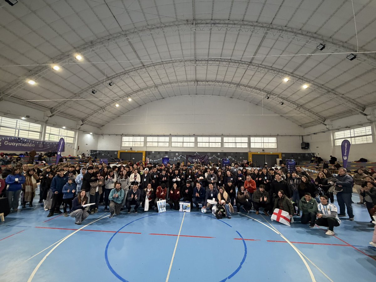 TadeoGZ's tweet photo. Una final. Cientos de hinchas. Y el conocimiento en el centro de la cancha. ⚽📖

Así vivimos la Gran Final de la Pisatón Mundial 2026, una propuesta que transformó la evaluación en una experiencia para compartir entre estudiantes, docentes, familias y escuelas de toda Mendoza.

Felicitaciones a cada finalista y al campeón Nicolás Martínez 👏🏻