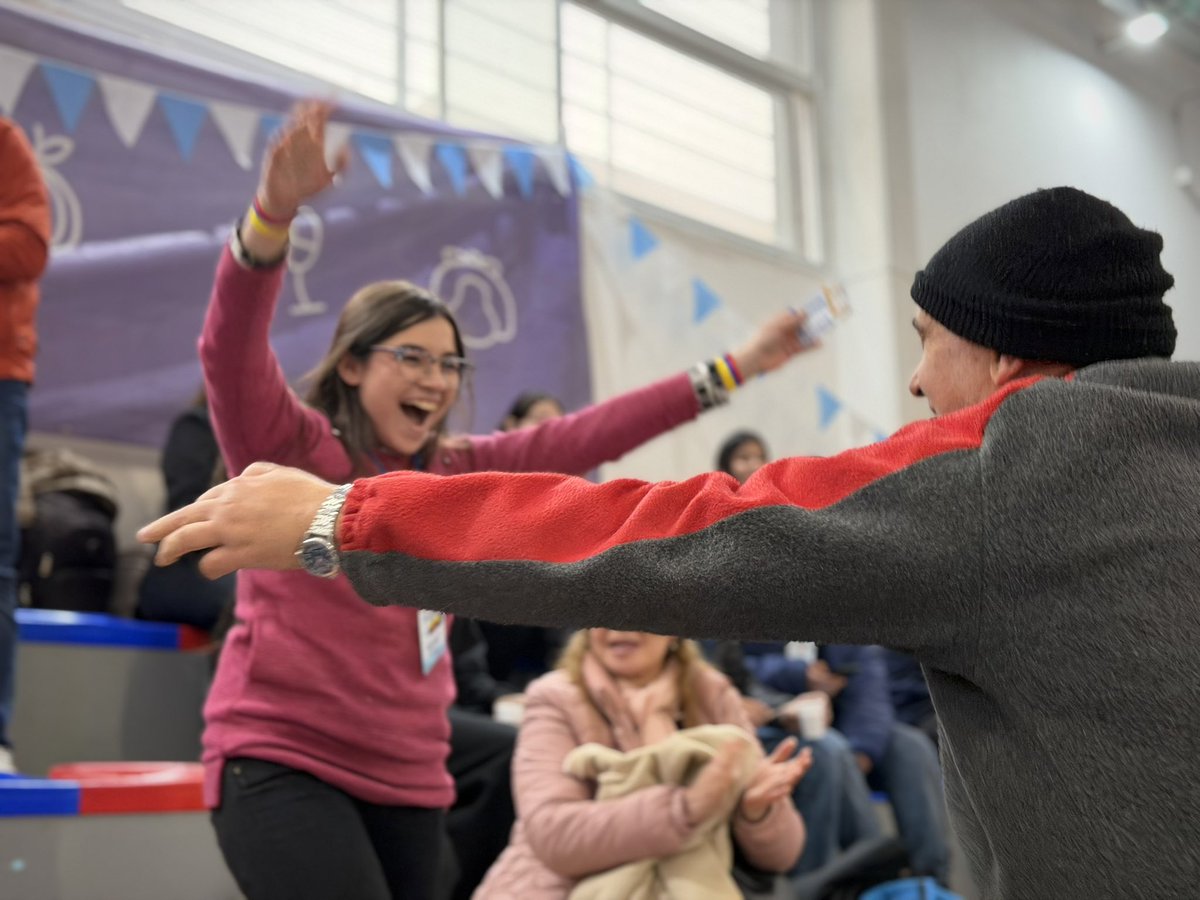 TadeoGZ's tweet photo. Una final. Cientos de hinchas. Y el conocimiento en el centro de la cancha. ⚽📖

Así vivimos la Gran Final de la Pisatón Mundial 2026, una propuesta que transformó la evaluación en una experiencia para compartir entre estudiantes, docentes, familias y escuelas de toda Mendoza.

Felicitaciones a cada finalista y al campeón Nicolás Martínez 👏🏻