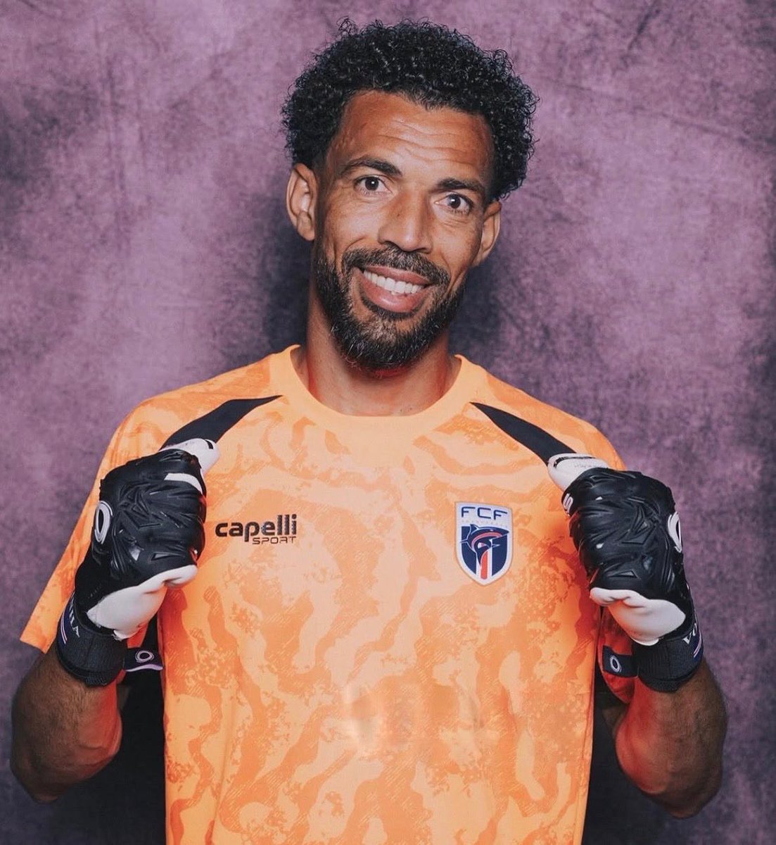 Indie5051's tweet photo. El portero de Cabo Verde, Vozinha, es ahora el portero más seguido del mundo en Instagram.

Al inicio de la Copa del Mundo, tenía solo 50 mil seguidores. Ahora tiene 20,6 millones, habiendo ganado más de 3 MILLONES en las últimas 24 horas. https://t.co/PcLMm4TJAr