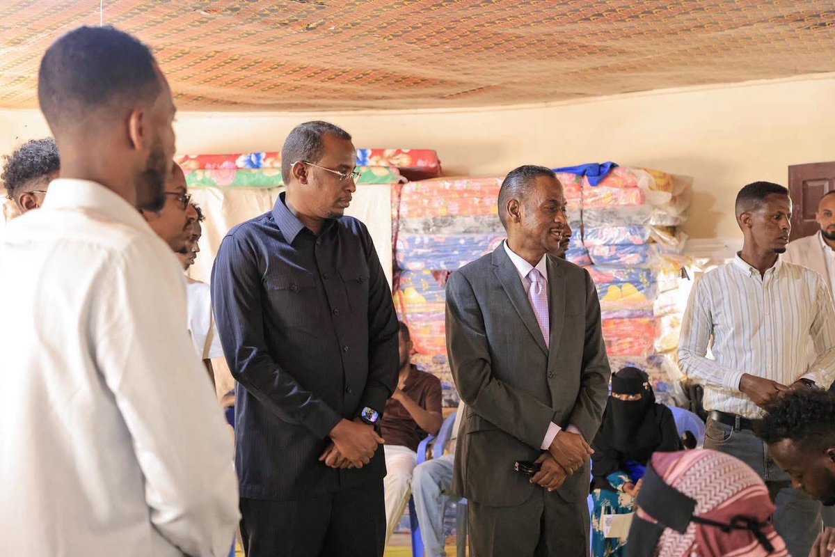 NIRASomalia's tweet photo. 2/2:
NIRA Director General @AbdiwaliAbdulle  and NCRI Chairman Liban Abdi Igal visited the registration centre, reaffirming their commitment to ensuring every returning citizen has a trusted legal identity and a pathway to opportunity. https://t.co/hQFcEpWAs7