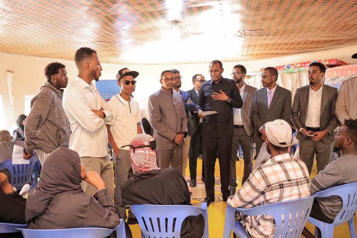 NIRASomalia's tweet photo. 2/2:
NIRA Director General @AbdiwaliAbdulle  and NCRI Chairman Liban Abdi Igal visited the registration centre, reaffirming their commitment to ensuring every returning citizen has a trusted legal identity and a pathway to opportunity. https://t.co/hQFcEpWAs7