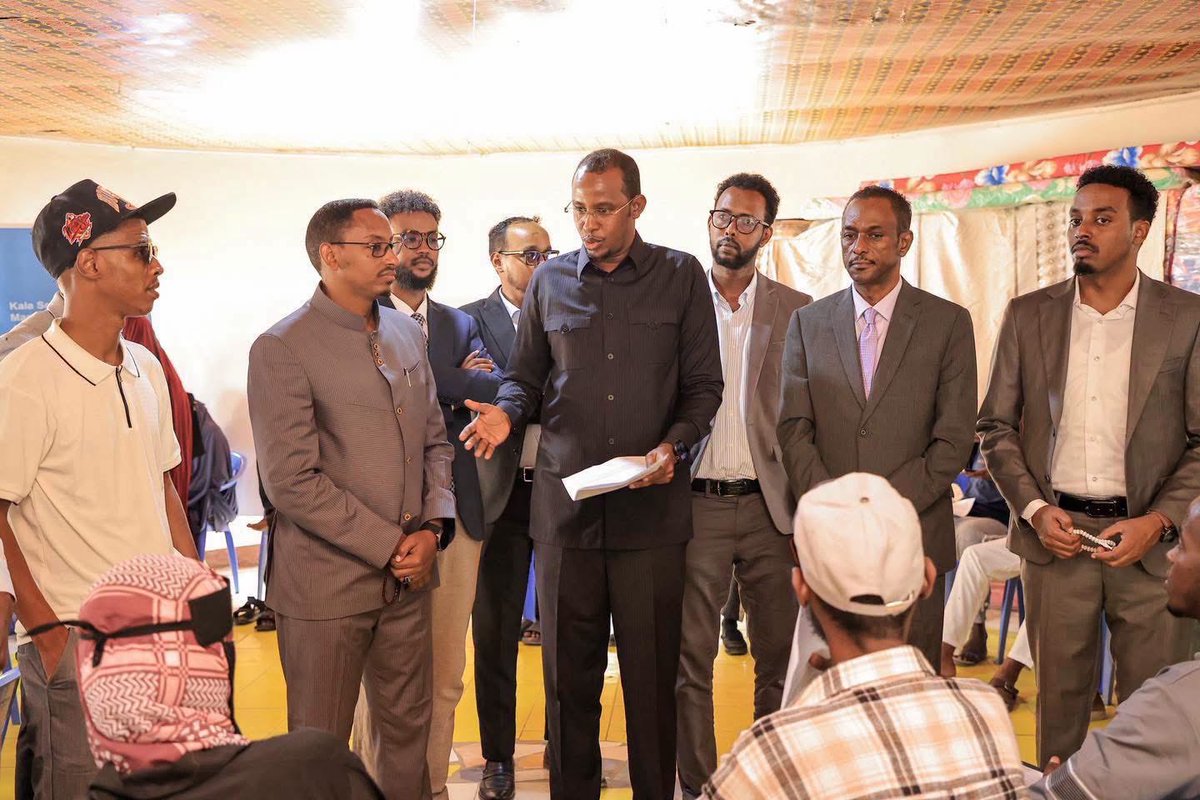 NIRASomalia's tweet photo. 2/2:
NIRA Director General @AbdiwaliAbdulle  and NCRI Chairman Liban Abdi Igal visited the registration centre, reaffirming their commitment to ensuring every returning citizen has a trusted legal identity and a pathway to opportunity. https://t.co/hQFcEpWAs7